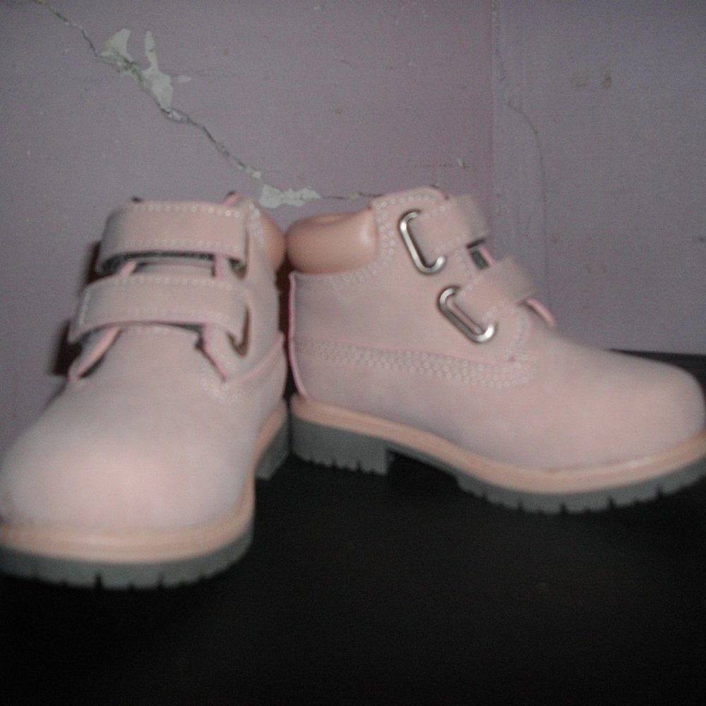 NWOT Pink George Baby Boots
